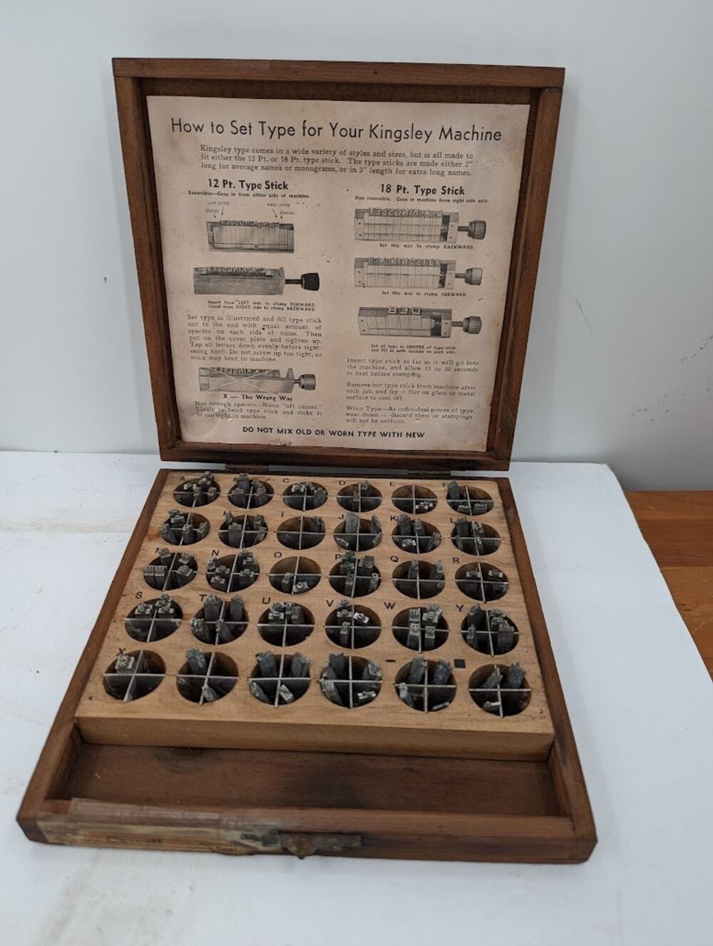 KINGSLEY HOT FOIL Stamping Printer letters Typeset ROMANY Lower case Wood Box